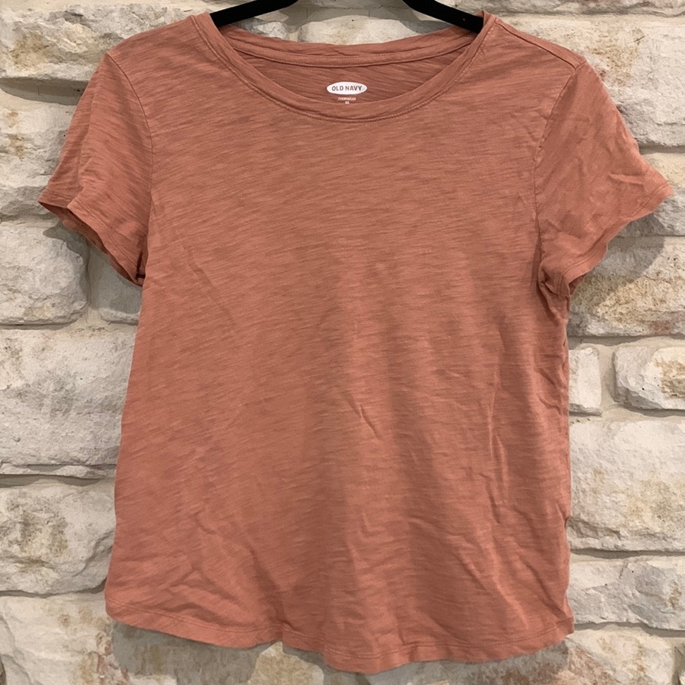 Old Navy Everywear peach tee shirt, size XS petite